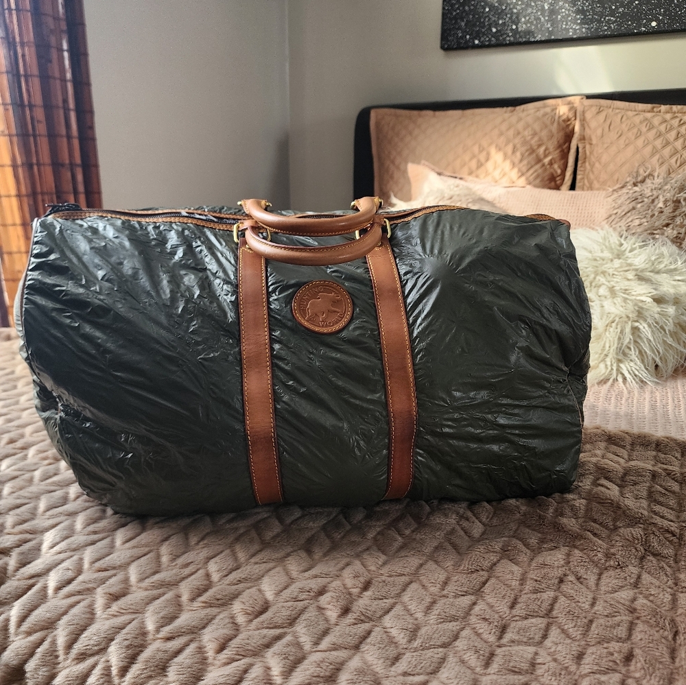 Hunting World Green Nylon Duffle Authentic USED